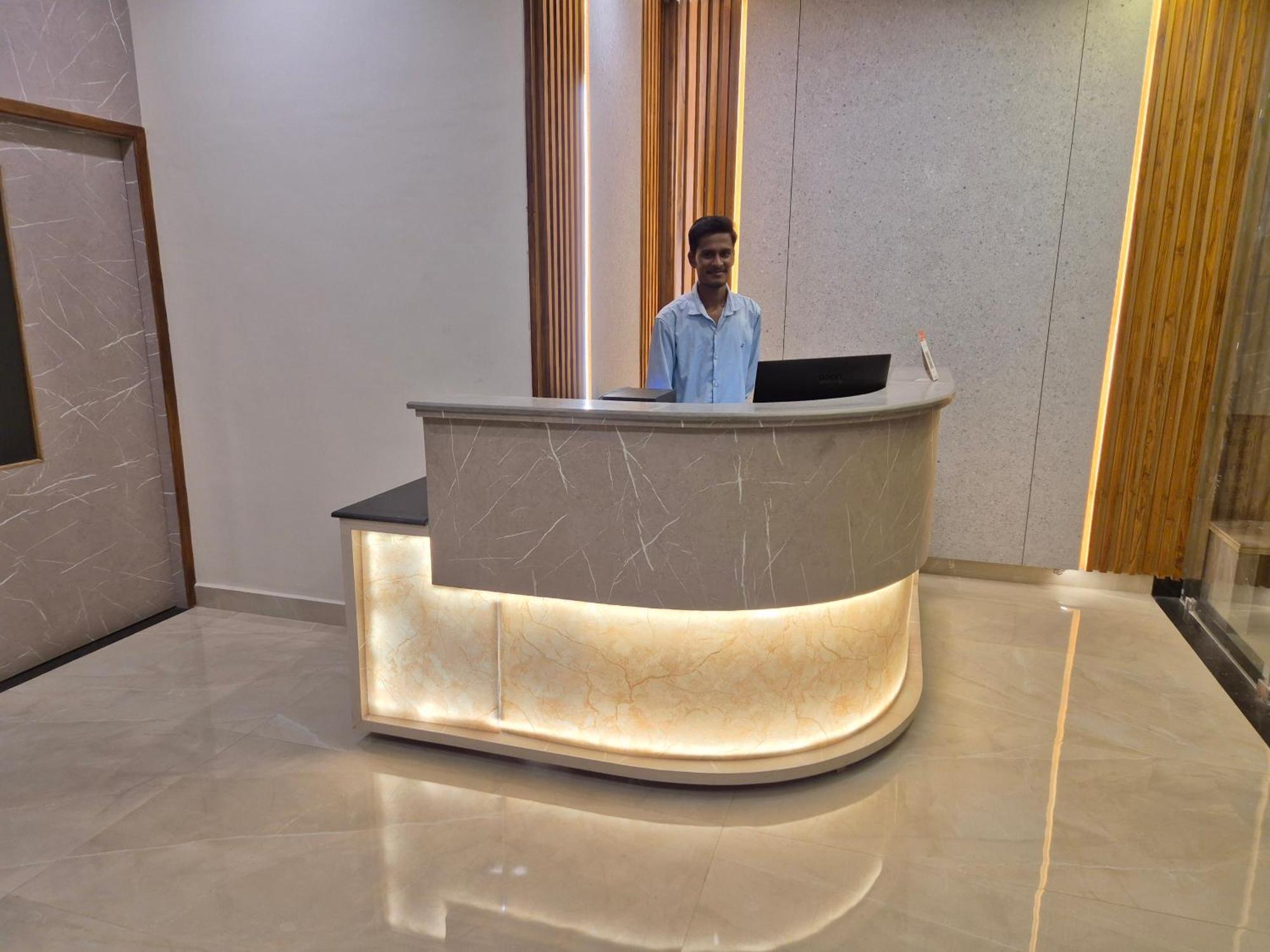 Hotel Janas Tirupati Eksteriør billede