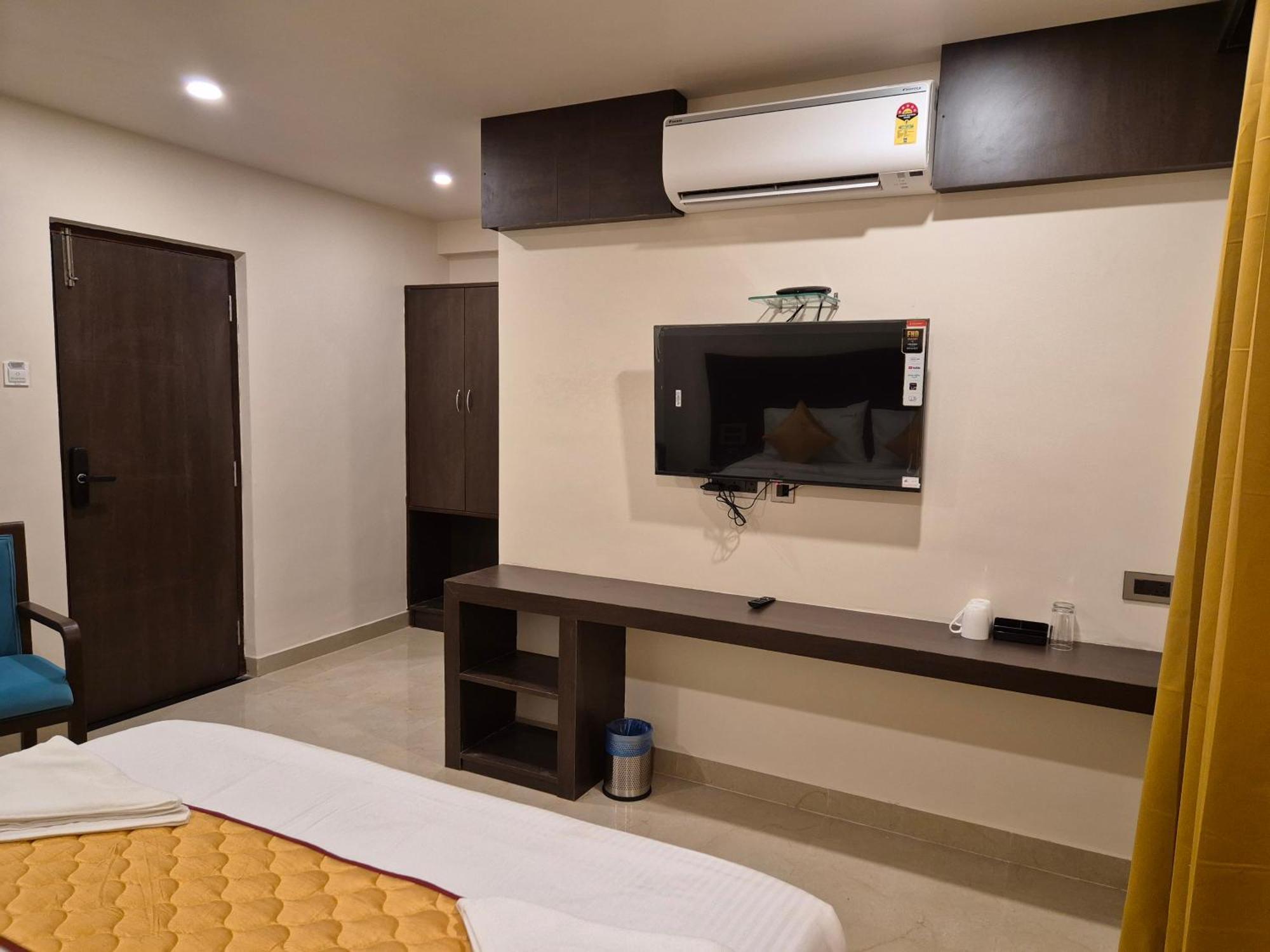 Hotel Janas Tirupati Eksteriør billede