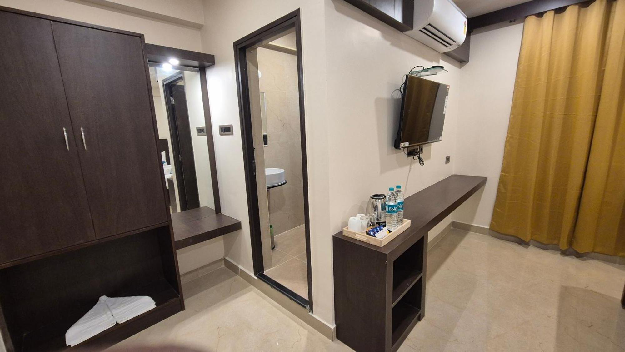 Hotel Janas Tirupati Eksteriør billede