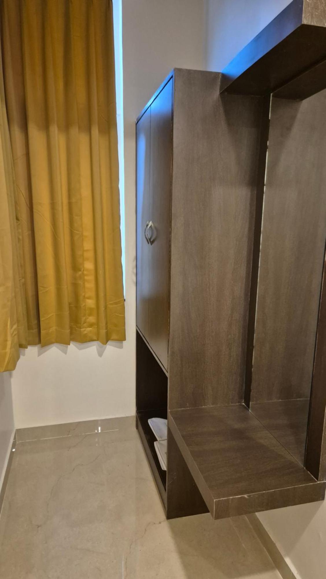 Hotel Janas Tirupati Eksteriør billede