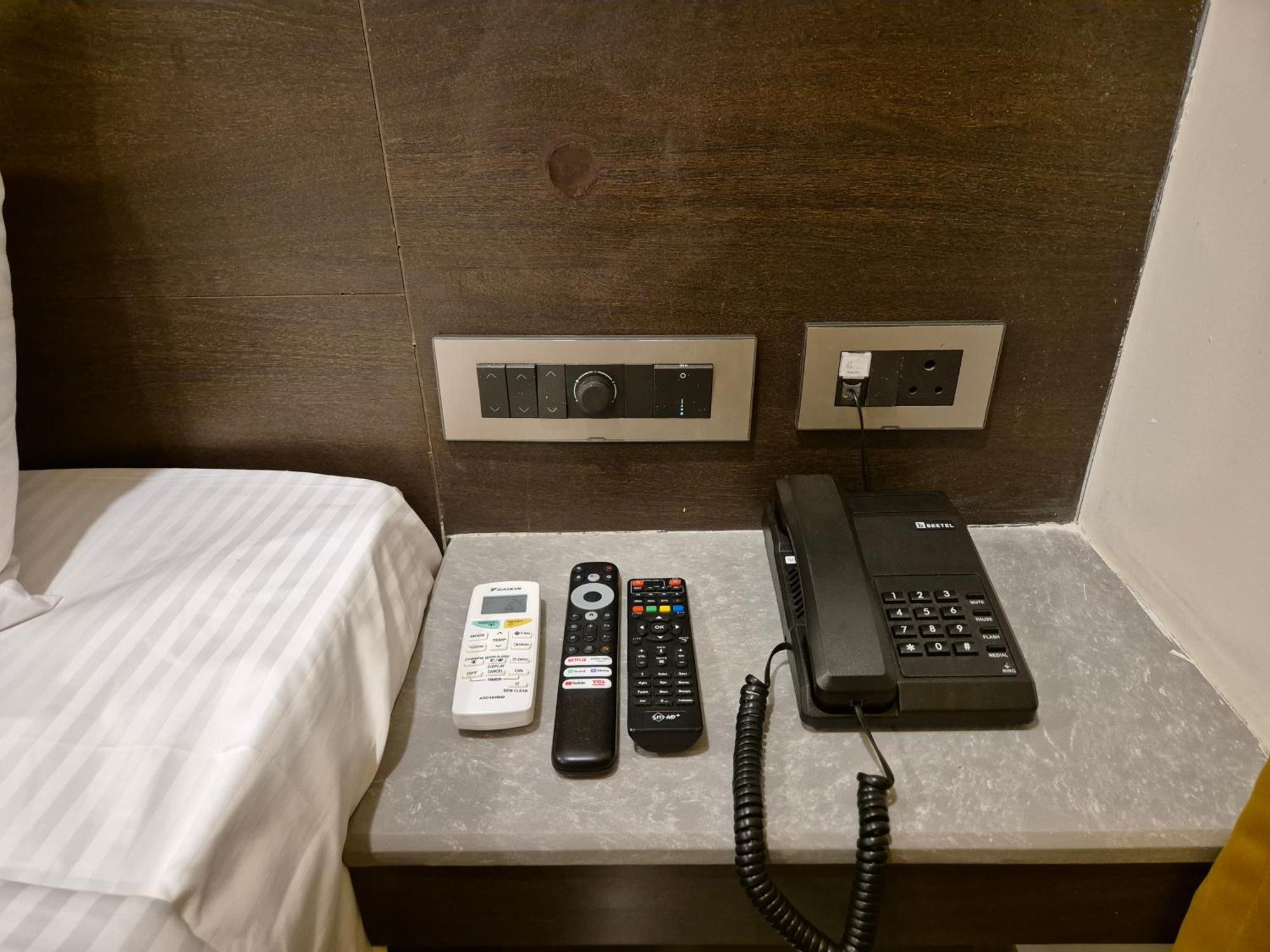 Hotel Janas Tirupati Eksteriør billede